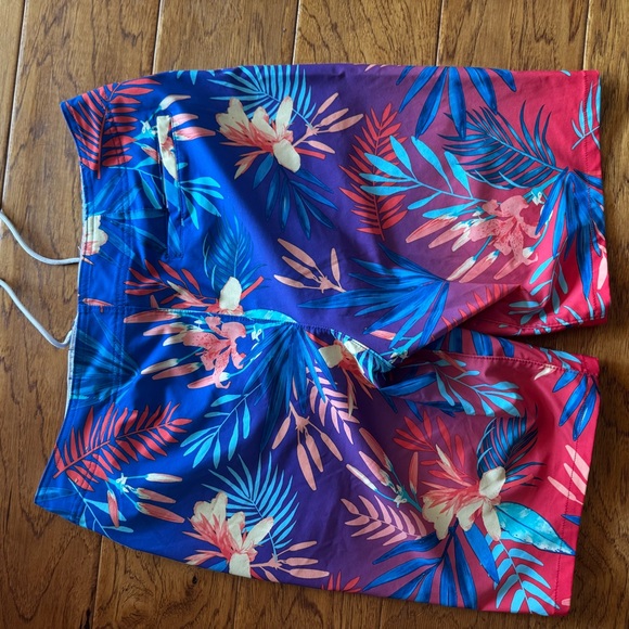 Hollister Swim Trunks Men’s 32 Blue Hawaiian Floral Epic Flex Stretch Beach - Picture 3 of 3